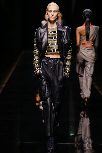 Look 10